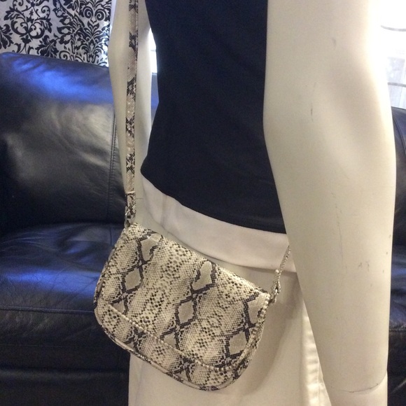 NWOT H&M faux snakeskin mini neck/crossbody bag - Picture 4 of 11